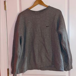 grey nike sweatshirt